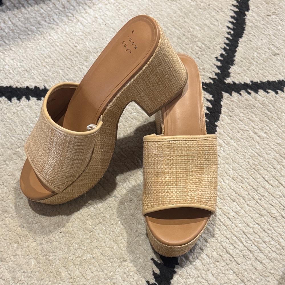A new day woven chunk heel platform sandals Women’s 9